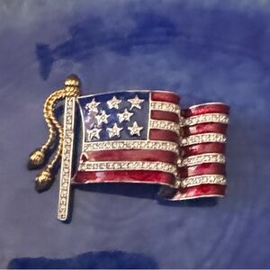 Patriotic Vintage Krementz Flag Brooch with Crystals